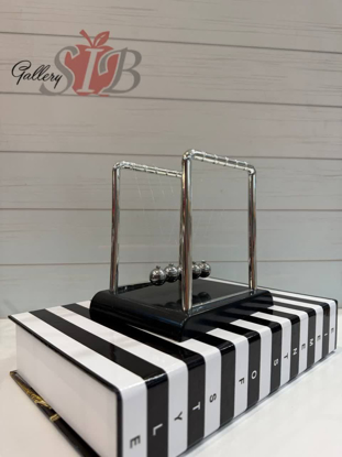 تصویر از آونگ نیوتن