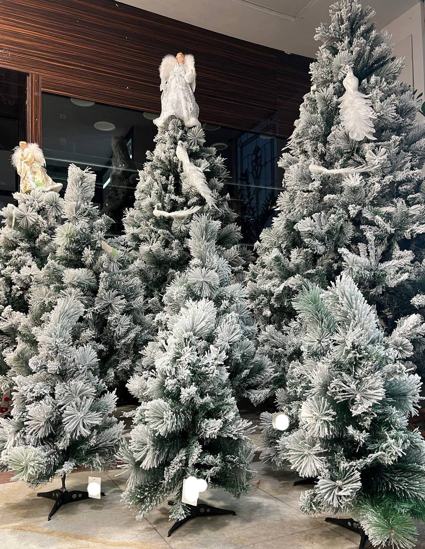 تصویر از درخت کریسمس ۱۲۰ برفی