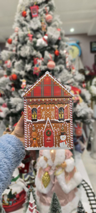 تصویر از کلبه شکلاتی فلزی بزرگ