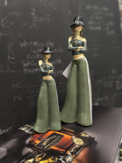 تصویر از مجسمه دختران هیپ هاپ