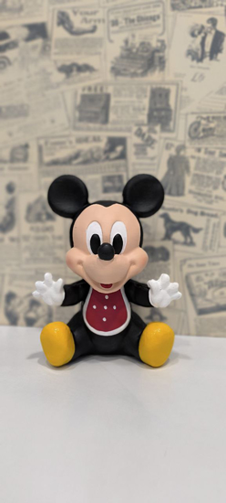 تصویر از مجسمه میکی ماوس