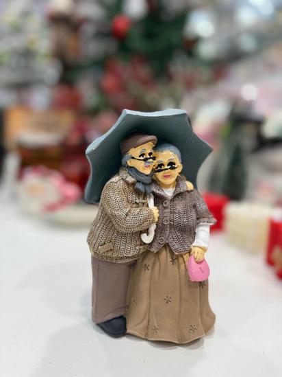 تصویر از مجسمه پدر مادربزرگ